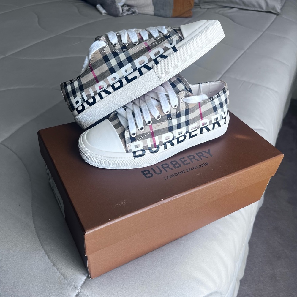 Burberry Women Shoes